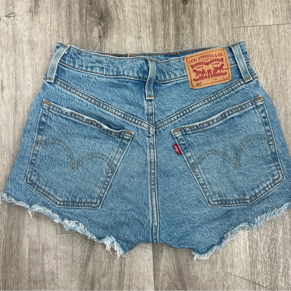 Levi’s 501 Jean Shorts Medium Wash Button Fly Denim Americana Size 24 - Picture 2 of 7